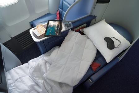 Sov i flyet til New York